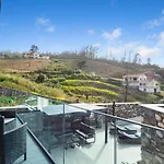 The Valley Heated Pool Retreat *