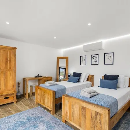 The Valley Heated Pool Retreat *