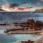 The Valley Heated Pool Retreat Villa *